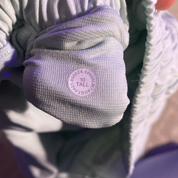 Mint green lululemon Hotty Hot shorts size 10 midrise 4” - Picture 3 of 3